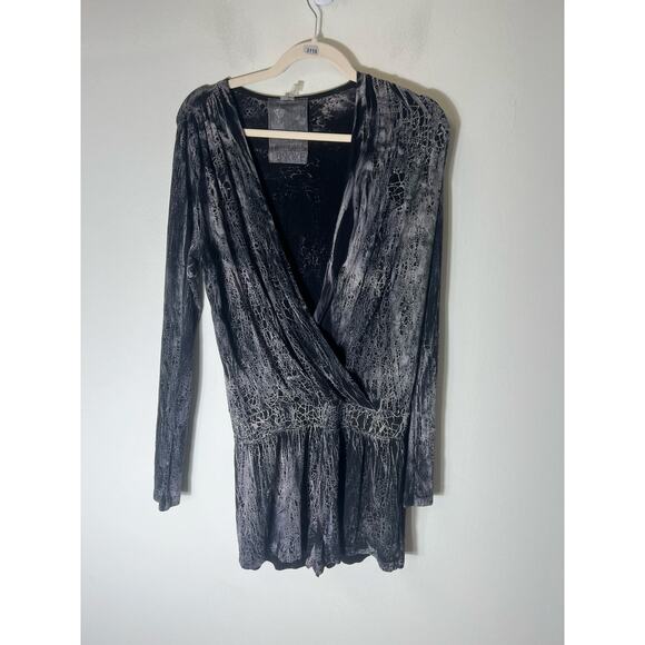 Young Fabulous & Broke Pants - Young Fabulous and Broke Black White Print Long Sleeve Romper Sz s